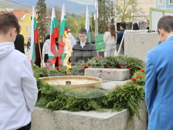Панагюрище - 150 години от Априлското въстание - гирлянда - полагане
