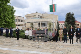 Панагюрище - 150 години от Априлското въстание - гирлянда - полагане