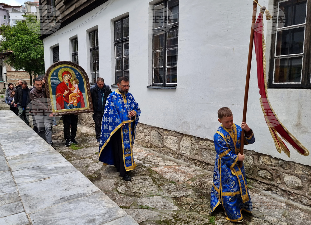 Варна - храм „Св. Архангел Михаил“ - чудотворна икона Св. Богородица „Скоропослушница“