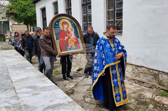 Варна - храм „Св. Архангел Михаил“ - чудотворна икона Св. Богородица „Скоропослушница“
