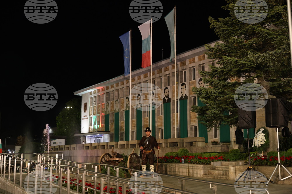 Панагюрище - 150 години от Априлското въстание - тържествена проверка-заря