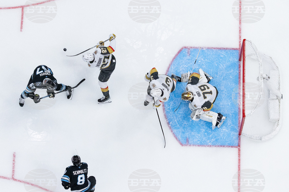 CORRECTION Knights Mammoth Hockey