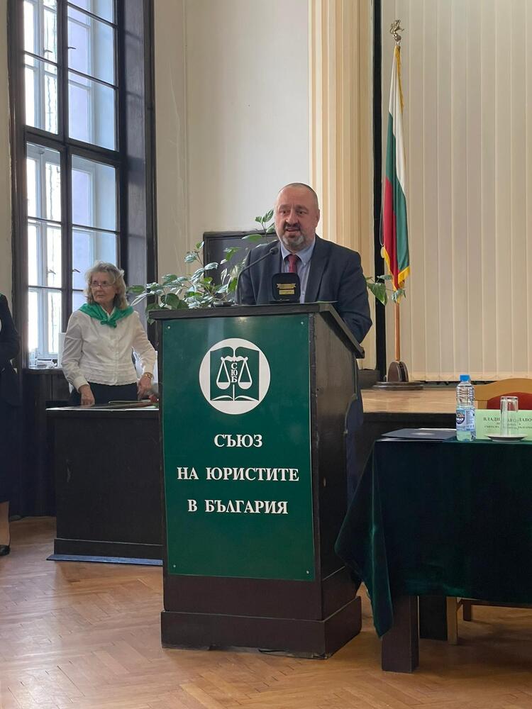 Камара на следователите в България: Заместник-директорът на НСлС и член на УС на КСБ Ясен Тодоров получи почетния знак на Съюза на юристите в България за професионални постижения