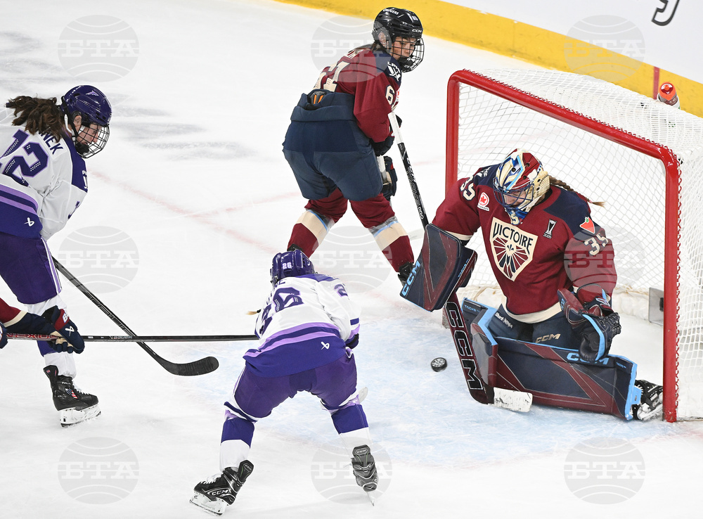 PWHL Frost Victoire Hockey