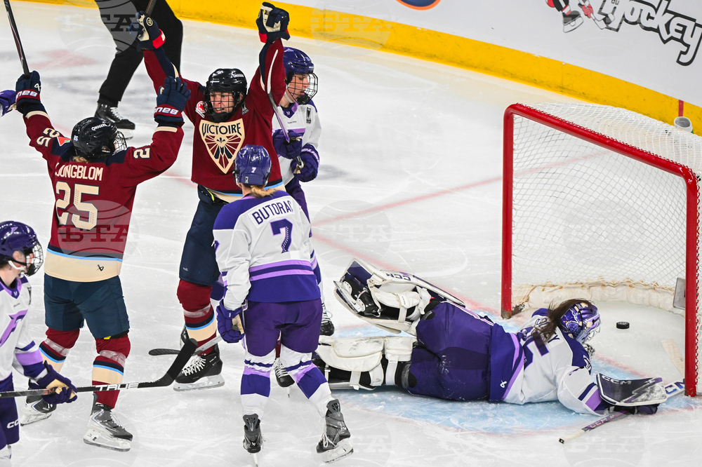 PWHL Frost Victoire Hockey