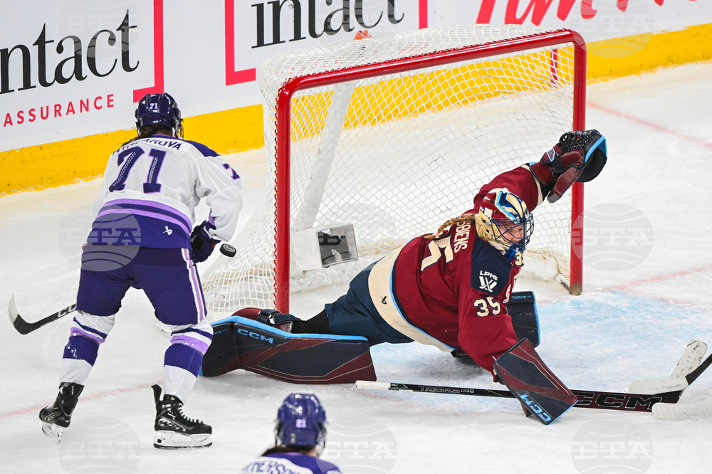 PWHL Frost Victoire Hockey