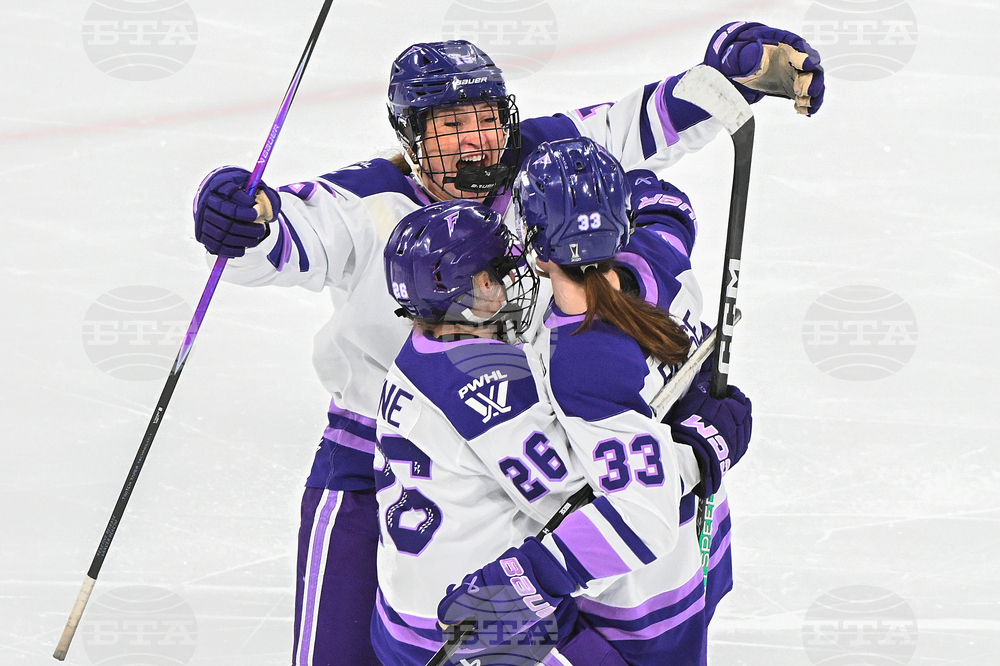 PWHL Frost Victoire Hockey