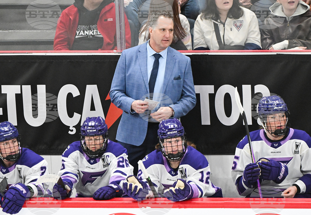 PWHL Frost Victoire Hockey
