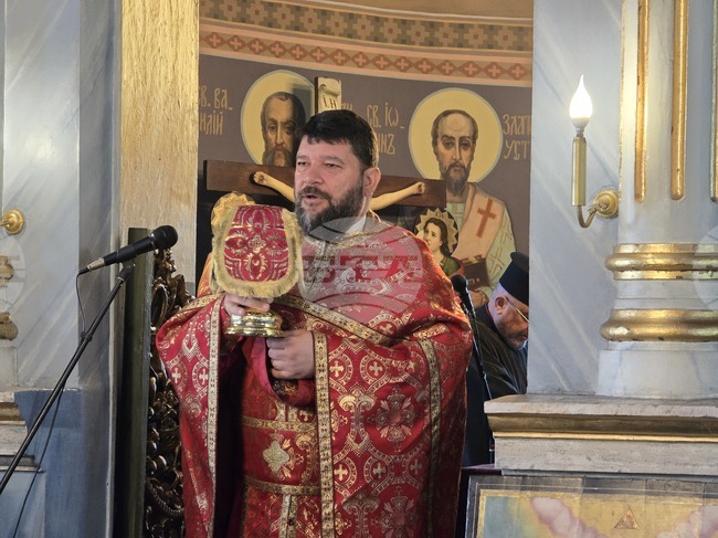  Да бъдем търпеливи, да не падаме духом, а да имаме надежда в Божието милосърдие, каза отец Милен от плевенския храм „Света Параскева“