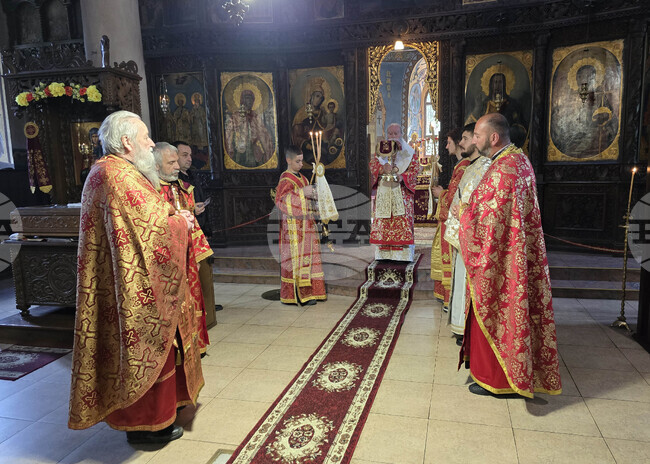 Троян - Ловчански митрополит Гавриил - света литургия