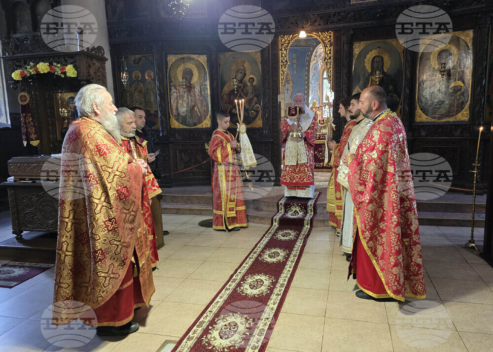 Троян - Ловчански митрополит Гавриил - света литургия