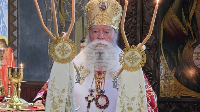 Да се научим да благодарим на Господа за всичко, призова Ловчанският митрополит Гавриил в троянския храм „Св. преподобна Параскева“