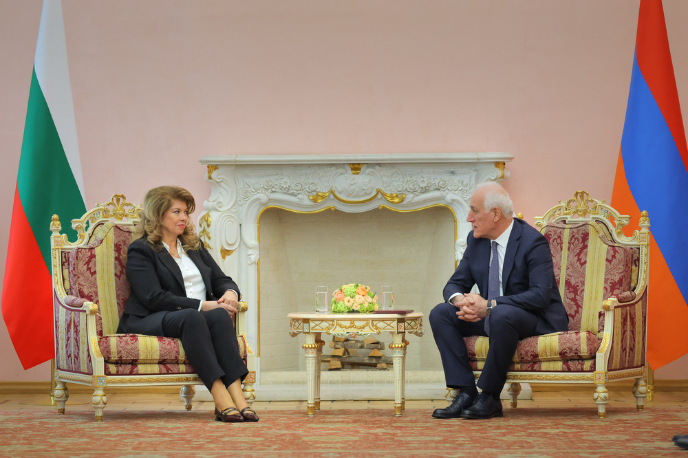 President Iotova Confers with Armenian Counterpart Khachaturyan