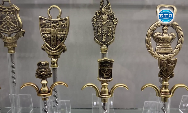 Музей в Букурещ, вписан седем пъти в рекордите на Гинес, показва най-големите колекции от ютии и тирбушони в света