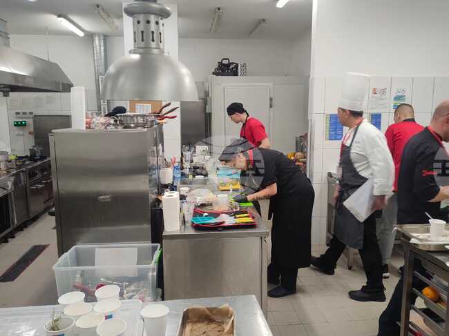 МОН: Ученици от 48 училища показват умения в най-мащабното състезание по професии в туризма