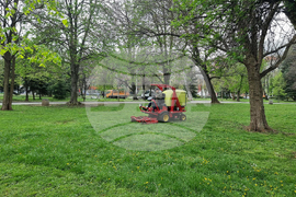 Десислава Билева - проверка на дейностите по косенето в столичния парк "Заимов"