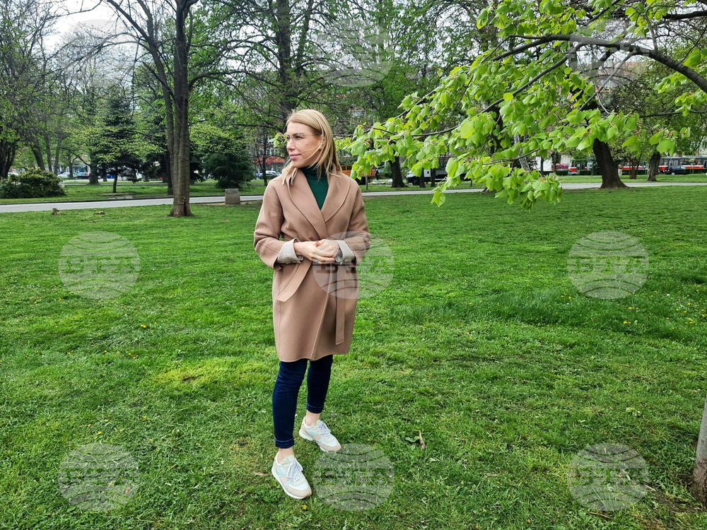 Десислава Билева - проверка на дейностите по косенето в столичния парк "Заимов"