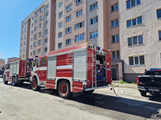 Общо 48 пожара са потушени през денонощието, загинал е един човек