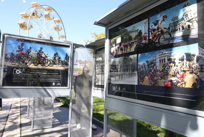 Photo Exhibition "Cycling in Sofia" Opens at National Palace of Culture to Mark Giro d'Italia Passage through Bulgaria