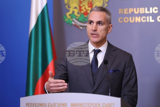 Оставяме на следващото правителство не просто доклади, а посока, не просто факти, а подробни разчети и кратки резюмета, каза Андрей Гюров