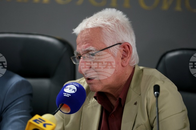 Свлачището, което отнесе участък от пътя Смолян - Пампорово, не е било в системата за мониторинг, защото не е имало признаци за него, съобщи председателят на АПИ