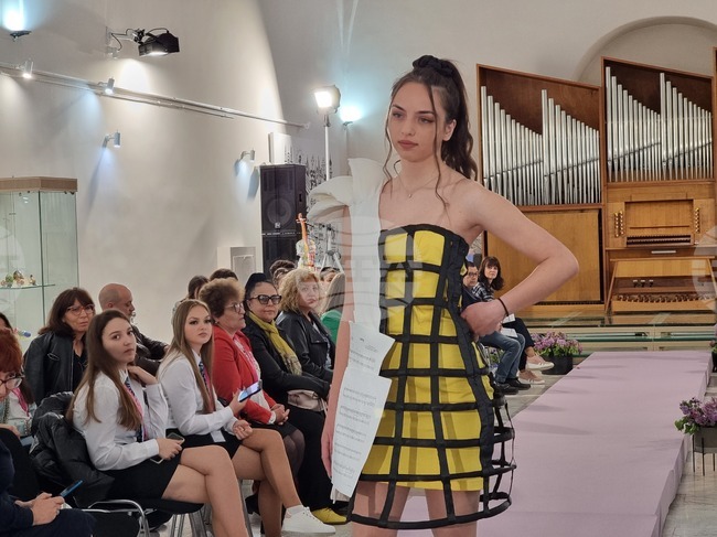 Ямбол - национално състезание "Млади таланти в модата"