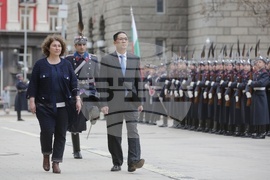 Посланик - До Хоанг Лонг - акредитивни писма