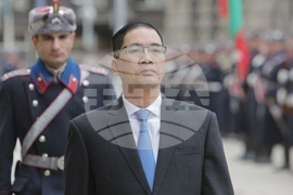 Посланик - До Хоанг Лонг - акредитивни писма