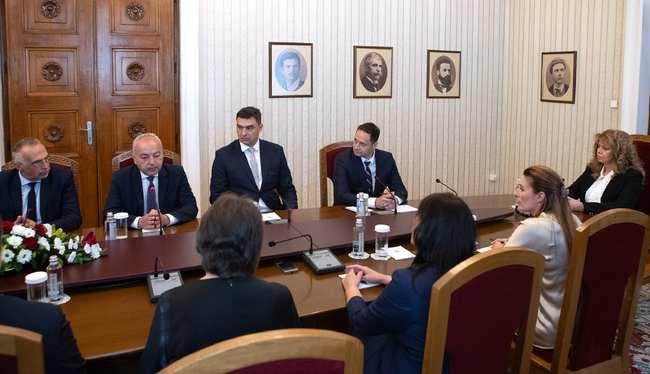 Президентът Йотова: Българите очакват сигурност и повече прозрачност в управлението