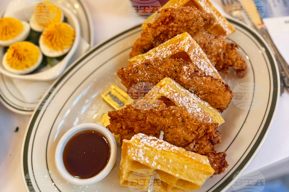 Food-Mothers Day-Chicken and Waffles