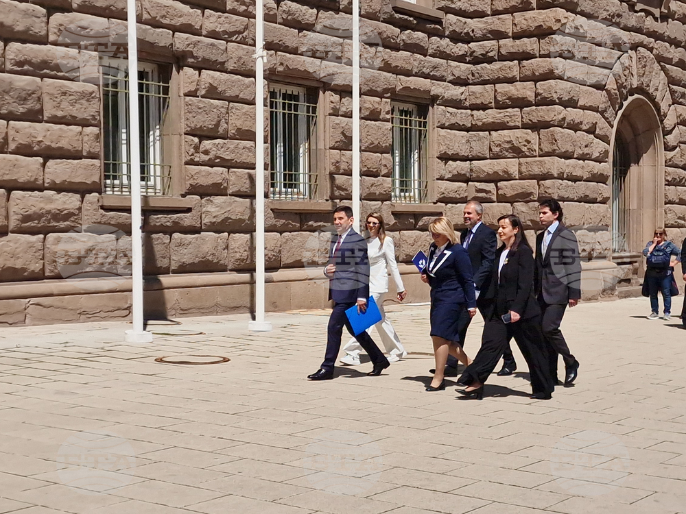 „Движение за права и свободи - ДПС“ - президент - консултации - пристигане