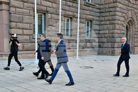 „Продължаваме промяната” - консултации - президент - пристигане