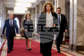 Президент - „Демократична България " - консултации