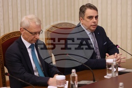 „Продължаваме промяната“- президент - консултации