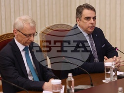 „Продължаваме промяната“- президент - консултации