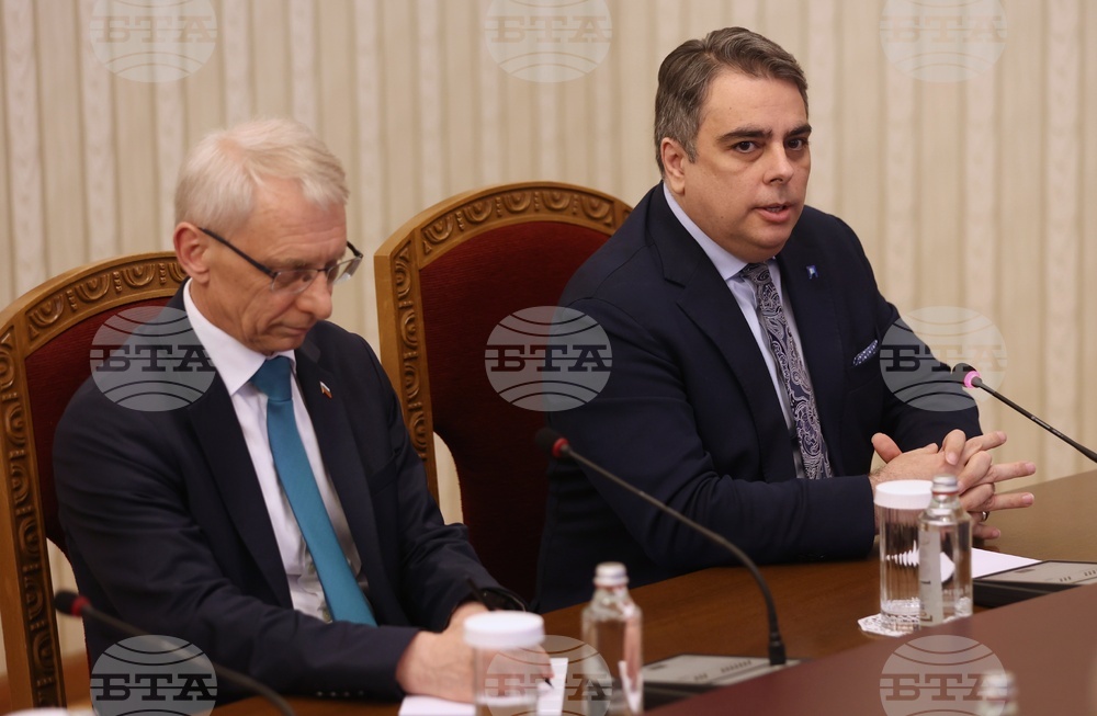 „Продължаваме промяната“- президент - консултации