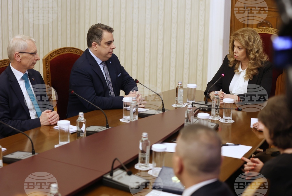 „Продължаваме промяната“- президент - консултации