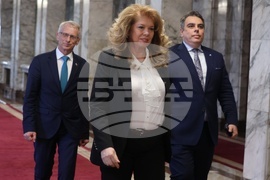 „Продължаваме промяната“- президент - консултации