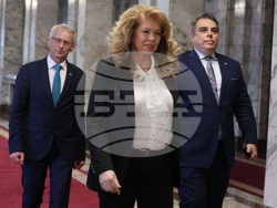 „Продължаваме промяната“- президент - консултации