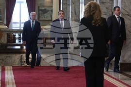 „Продължаваме промяната“- президент - консултации