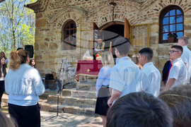 Перник - освещаване на училищни знамена