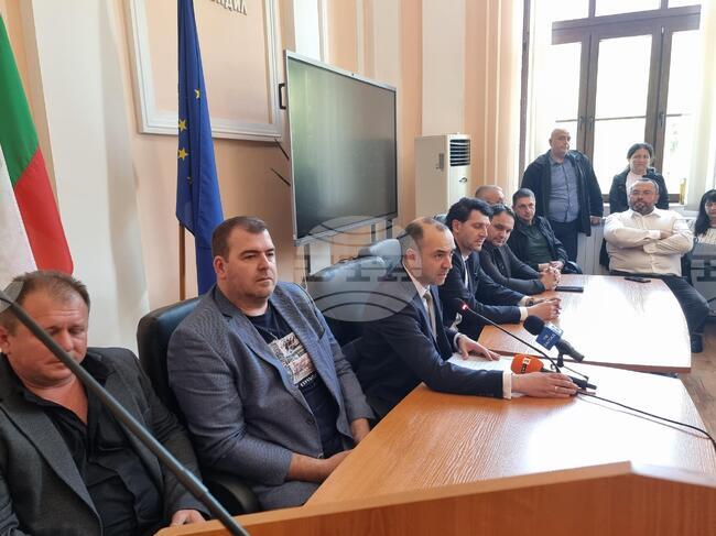 Земеделци и институции обсъждат щетите по овошките в Кюстендилско
