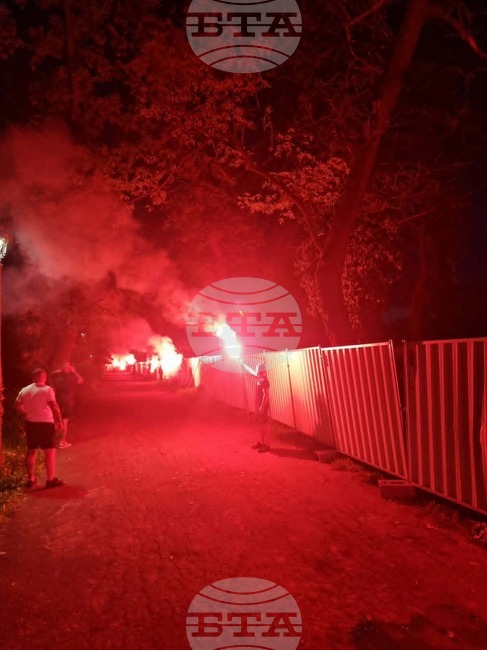 С пиротехническо шоу край стадион "Българска армия" феновете на ЦСКА отбелязаха 78 години от създаването на клуба