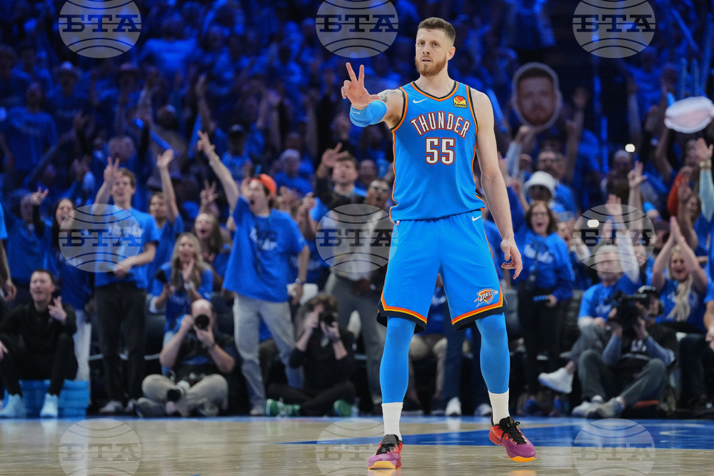 APTOPIX Lakers Thunder Basketball
