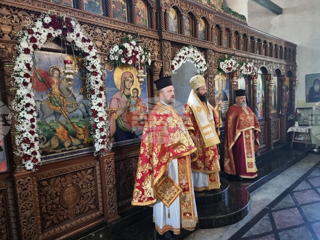 Победата на св. Георги е истинска, защото не е над хората, а над греха, страха и смъртта, каза Смоленският епископ Висарион 