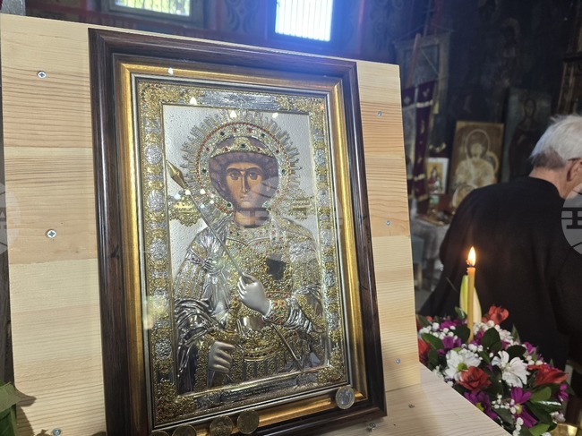 На храмовия си празник църквата „Свети Георги Победоносец и Чудотворец“ в Петрич получи копие на чудотворна икона от Атон