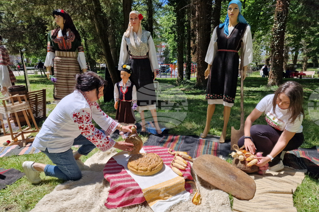 Радомир - алея на занаятите - „Заедно на Гергьовден“