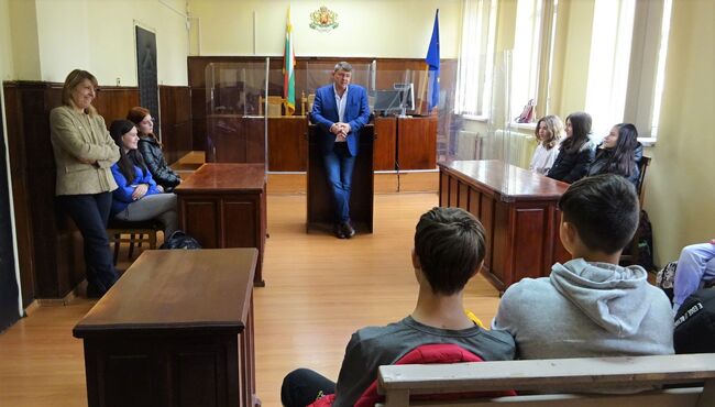 Община Разград: Районен съд-Разград и МКБППМН стартираха съвместната инициатива „Дни на отворените врати“ на тема „Законът и детето“ 