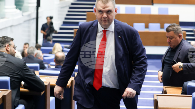 Лидерът на ДПС Делян Пеевски съобщи, че НСО вече не го охранява 