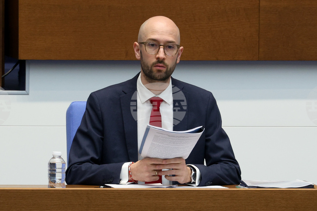 Служебният финансов министър заяви в парламента, че е крайно време през 2026 г. държавата да спре да краде собствените си граждани